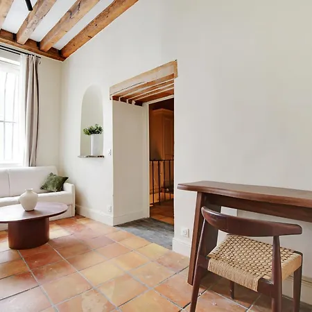 Triplex A Saint-germain-des-pres Apartment *